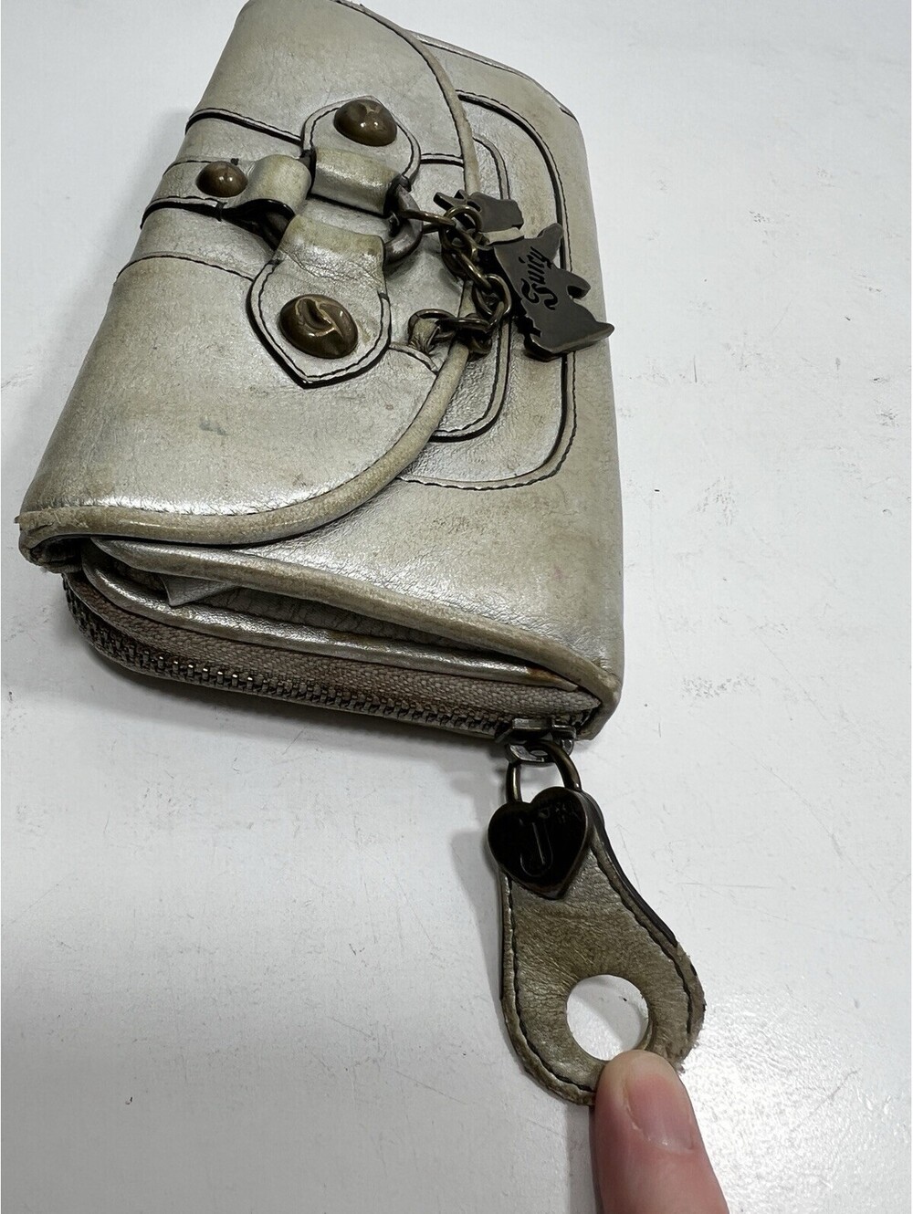 Vintage Juicy Couture Wallet In Genuine Leather Silver With Gold Hardware Charm - Picture 5 of 9